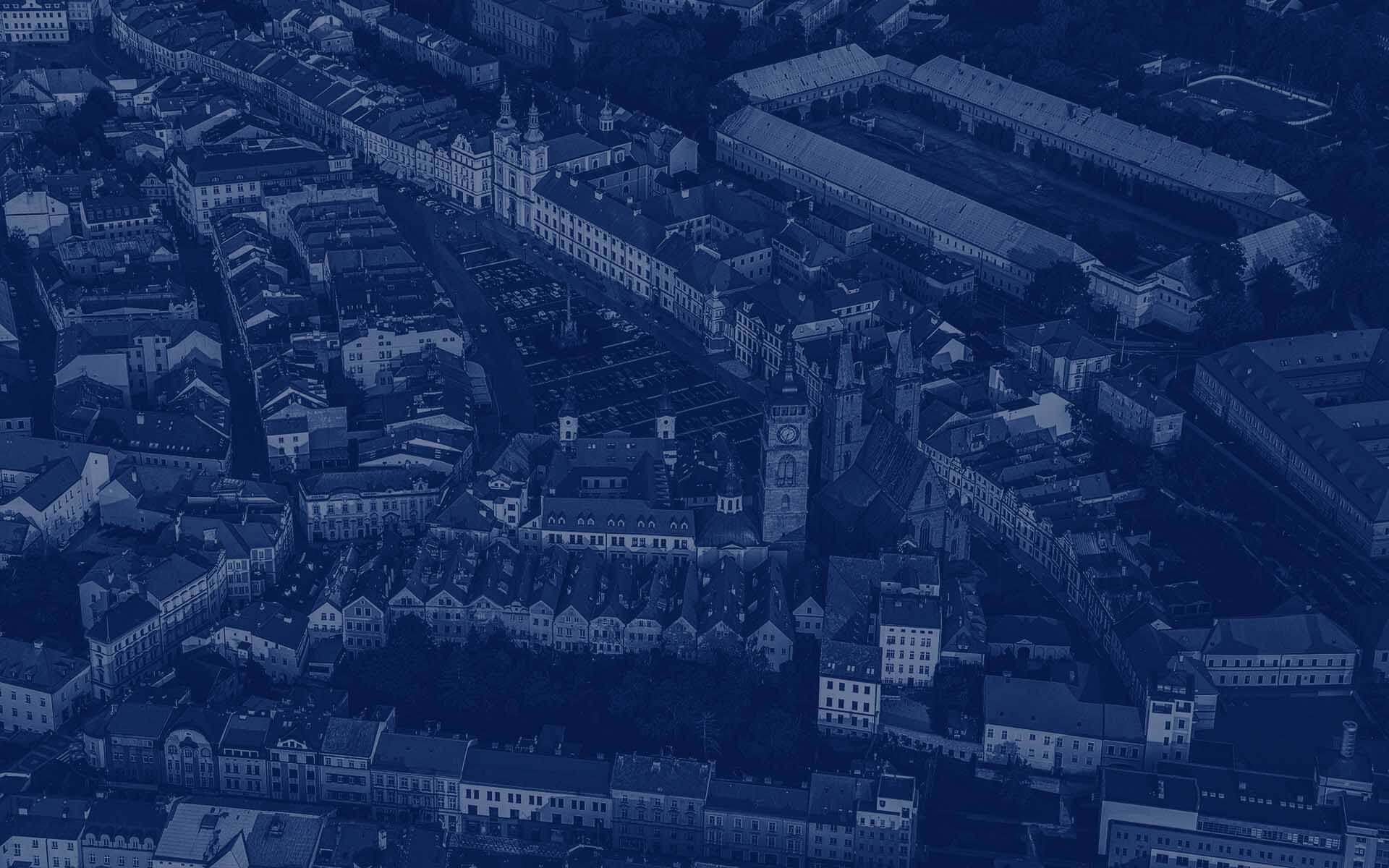 úvodní fotka – letecký pohled na náměstí